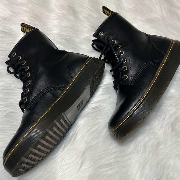 Dr. Martens Unisex Black Lace-Up Boots Women size 7 Men size 6 - Picture 3 of 7